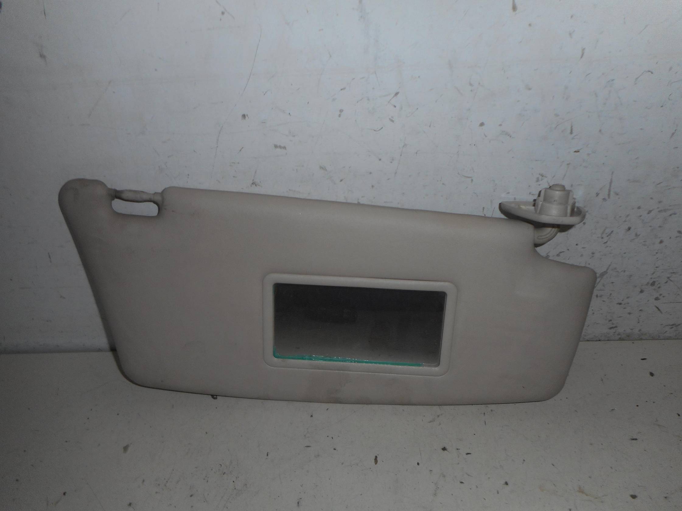 Aletta parasole parabrezza dx.